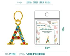 Charm de letra A de acero dorado con circonita